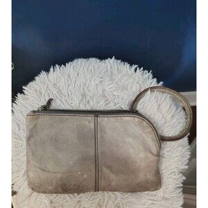 Woman's Handbags HOBO Sable Gray Leather Wristlet Read